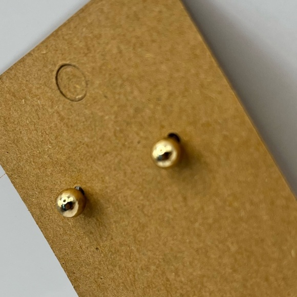 Gold colored stud earrings - Picture 4 of 7